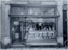  Slagerij Blomhoff in de Vrijstraat omstreeks 1930. 