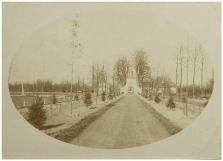 De oprijlaan van Kasteel Eikenlust in Beek en Donk.