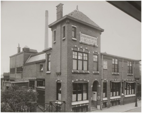 Zeepfabriek De Lelie van C.J.E. Redelé, in de Tramstraat omstreeks 1930. Beeldcollectie RHCe.