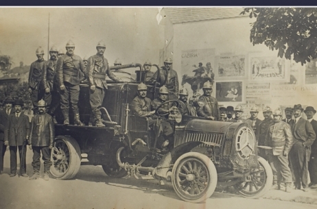 demonstratie van een brandspuit te Eindhoven in 1913. - collectie RHCe.