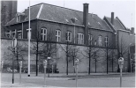 Parkeermeters achter de pastorie van de Catharinakerk, 1973. Fotograaf A. Hagens, collectie RHCe