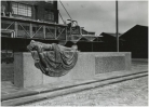 Monument voor de Gevallenen door Frederico Carasso op Strijp S anno 1950. Beeldcollectie RHCe