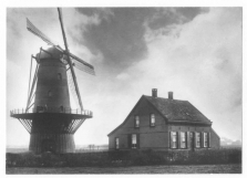 Molen en molenaarswoning aan de Tolpost