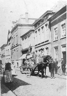 De Veestraat omstreeks 1920