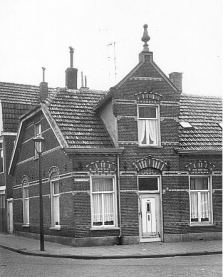 Het pand Zuiderstraat 96 in 1925.